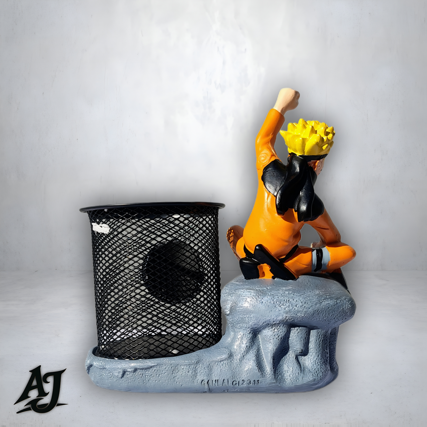 NARUTO UZUMAKI PEN STAND