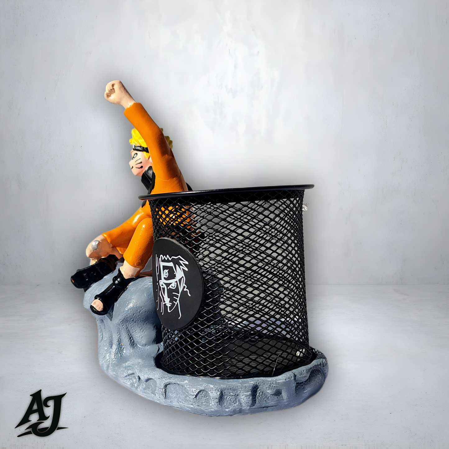 NARUTO UZUMAKI PEN STAND